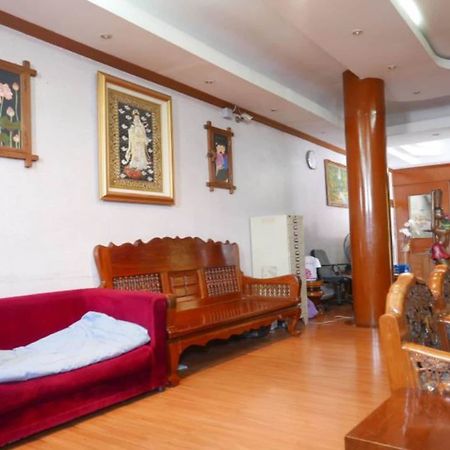 Max-One House Hotel Bangkok Exterior photo