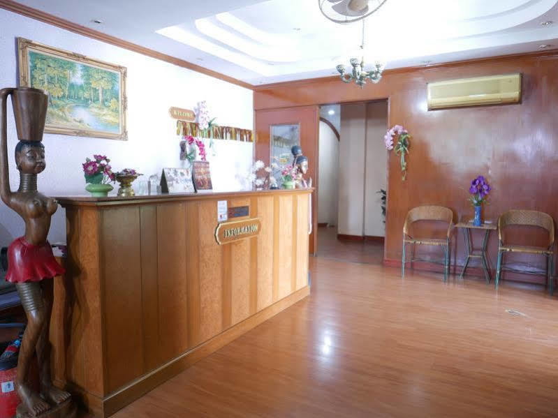 Max-One House Hotel Bangkok Exterior photo